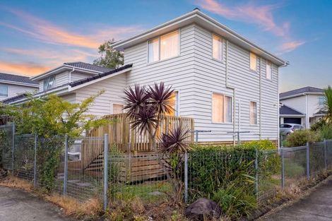 Photo of property in 11 Manatu Lane, Kelston, Auckland, 0602