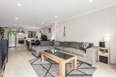 Photo of property in 9u7 Surrey Street, Tawa, Wellington, 5028