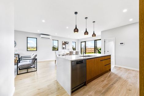 Photo of property in 63 Mcindoe Road, Kumeu, 0810