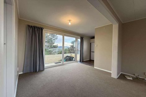 Photo of property in 52 Ruskin Road, Newlands, Wellington, 6037