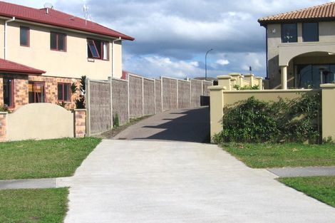 Photo of property in 17 Onemana Way, Te Atatu Peninsula, Auckland, 0610