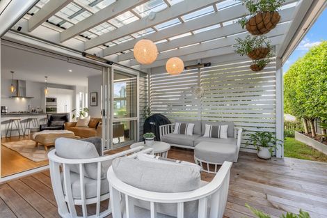 Photo of property in 9 Symes Drive, Red Beach, 0932