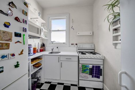 Photo of property in Devonport Apartments, 50/127 Saint Aubyn Street, New Plymouth, 4310