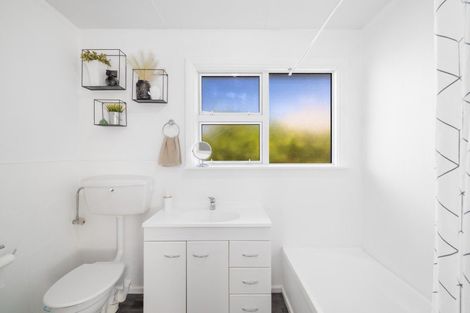 Photo of property in 48 Staveley Street, Avonhead, Christchurch, 8042