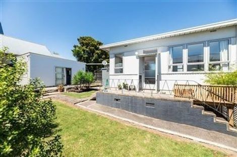 Photo of property in 4/4 Hutchinson Avenue, New Lynn, Auckland, 0600