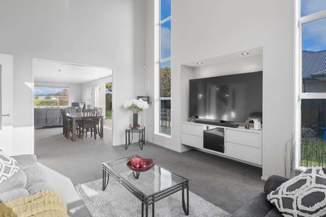 Photo of property in 31 Linkwater Way, Parklands, Christchurch, 8083