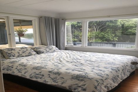 Photo of property in 4a Pohutukawa Avenue, Red Beach, 0932