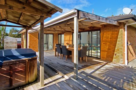 Photo of property in 63a Stottholm Road, Titirangi, Auckland, 0604