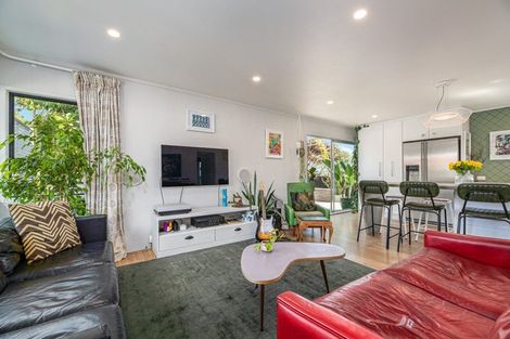 Photo of property in 39 Solar Road, Glen Eden, Auckland, 0602