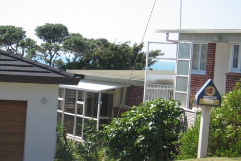 Photo of property in 2/17 Scarboro Terrace, Murrays Bay, Auckland, 0630