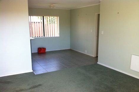 Photo of property in 2/138 Sunset Road, Unsworth Heights, Auckland, 0632