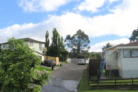 Photo of property in 16 Halloran Place, Massey, Auckland, 0614