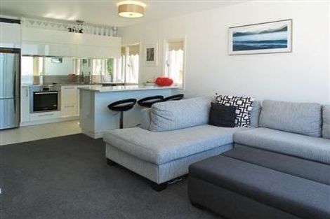 Photo of property in 2f3 Oriental Terrace, Mount Victoria, Wellington, 6011