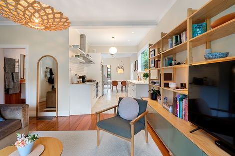 Photo of property in 71 Severn Street, Island Bay, Wellington, 6023