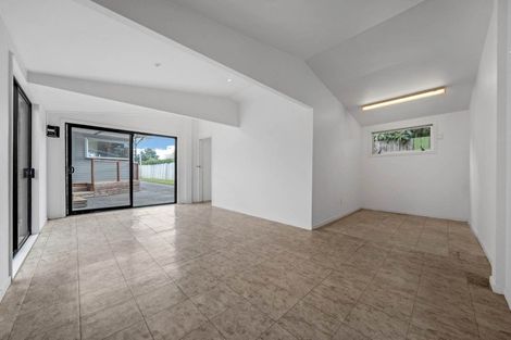 Photo of property in 54 Edgewater Drive, Pakuranga, Auckland, 2010