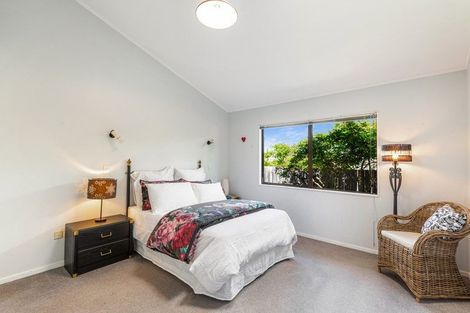Photo of property in 8 Gregg Place, Sunnyvale, Auckland, 0612