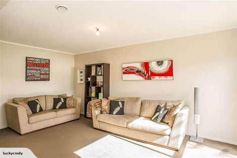 Photo of property in 146u2 Newlands Road, Newlands, Wellington, 6037