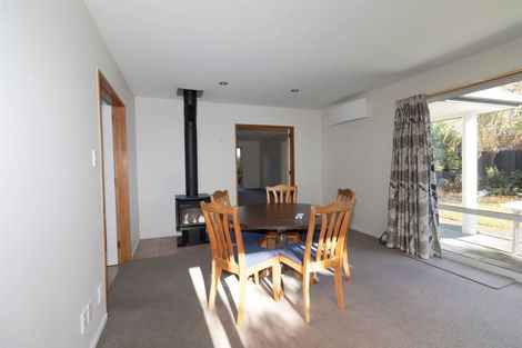 Photo of property in 16 Huntingdon Place, Avonhead, Christchurch, 8042