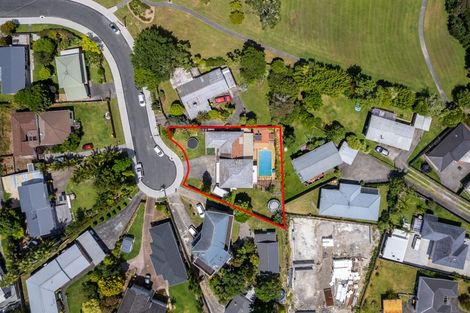 Photo of property in 10 Porter Avenue, Te Atatu South, Auckland, 0610