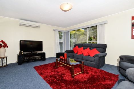 Photo of property in 52 Felgrove Street, Glendene, Auckland, 0602