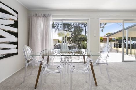 Photo of property in 17 Lindis Place, Mangere Bridge, Auckland, 2022