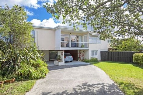Photo of property in 76 Beechdale Crescent, Pakuranga Heights, Auckland, 2010