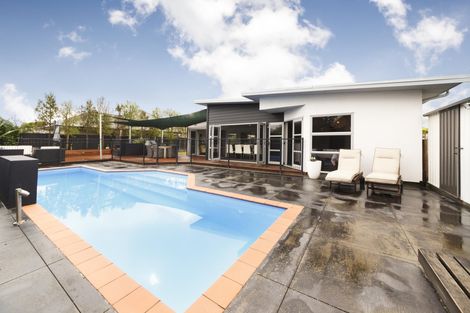 Photo of property in 6 Rodeo Drive, Kelvin Grove, Palmerston North, 4414