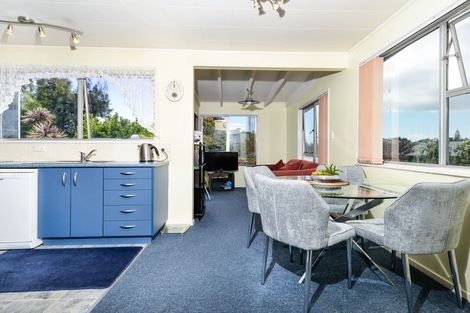 Photo of property in 52 Felgrove Street, Glendene, Auckland, 0602