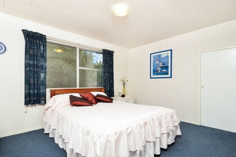 Photo of property in 52 Felgrove Street, Glendene, Auckland, 0602