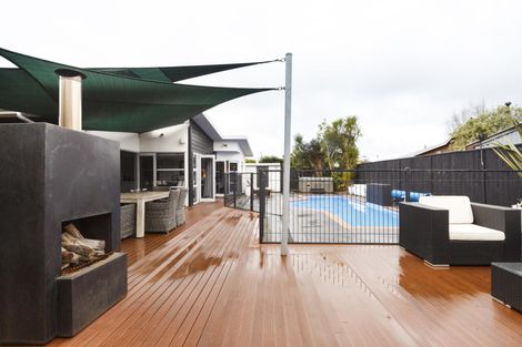 Photo of property in 6 Rodeo Drive, Kelvin Grove, Palmerston North, 4414