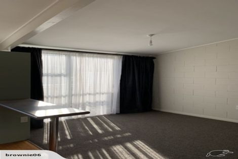 Photo of property in 21f7 Collins Avenue, Tawa, Wellington, 5028