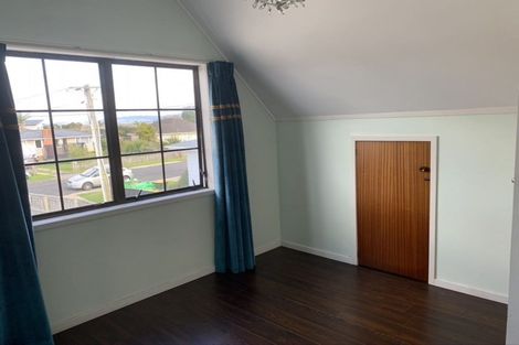Photo of property in 5 Tawa Road, Te Atatu Peninsula, Auckland, 0610