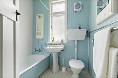 Photo of property in 11 Norfolk Street, Northland, Wellington, 6012