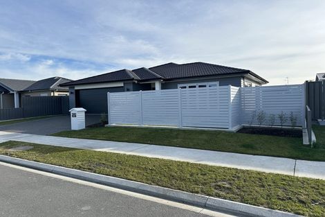 Photo of property in 6 Cassin Place, Taradale, 4112