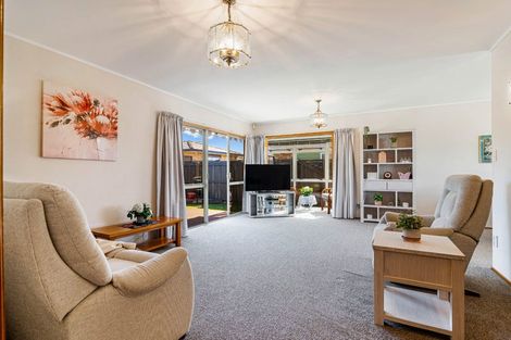 Photo of property in 38 Edward Avenue, Orewa, 0931