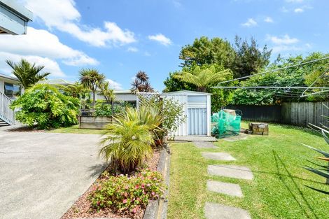 Photo of property in 52 Felgrove Street, Glendene, Auckland, 0602