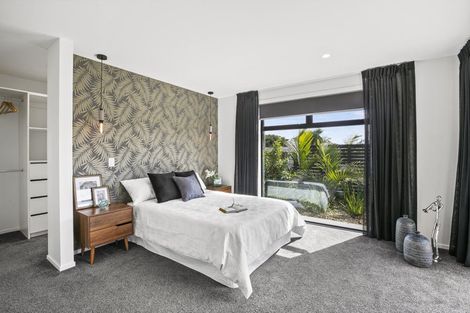 Photo of property in 11 Donnelly Street, Oakura, 4314