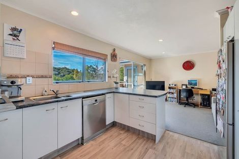 Photo of property in 14 San Vito Place, Henderson, Auckland, 0612