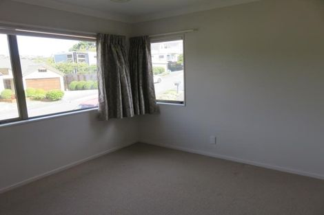 Photo of property in 15 Wantwood Grove, Churton Park, Wellington, 6037
