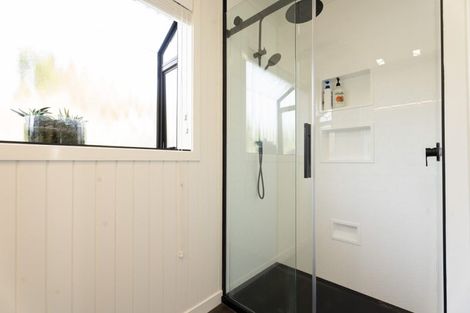 Photo of property in 8 Hillview Crescent, Paparangi, Wellington, 6037