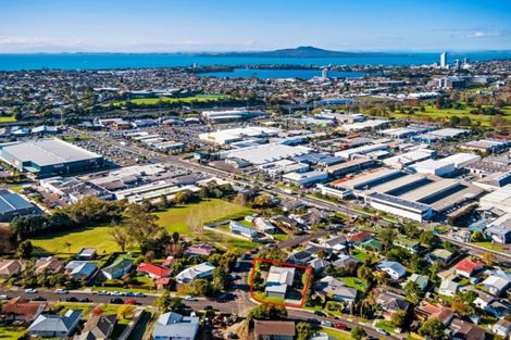 Photo of property in 12 Locket Road, Glenfield, Auckland, 0629