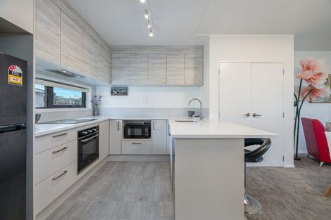 Photo of property in 43b/6 Waimumu Road, Massey, Auckland, 0614