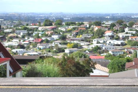 Photo of property in 107 Sunset Road, Totara Vale, Auckland, 0632