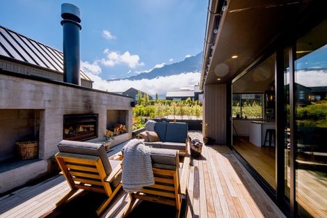 Photo of property in 32 Falconer Rise, Jacks Point, Queenstown, 9371