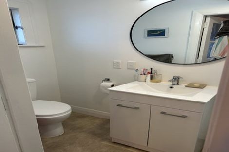 Photo of property in 10 Oriental Terrace, Mount Victoria, Wellington, 6011