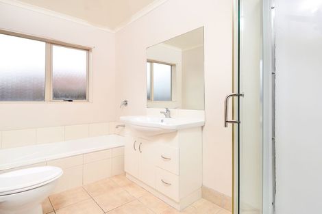 Photo of property in 46 Garelja Road, Henderson, Auckland, 0612