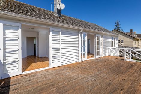 Photo of property in 18 Humphrey Kemp Avenue, Henderson, Auckland, 0612