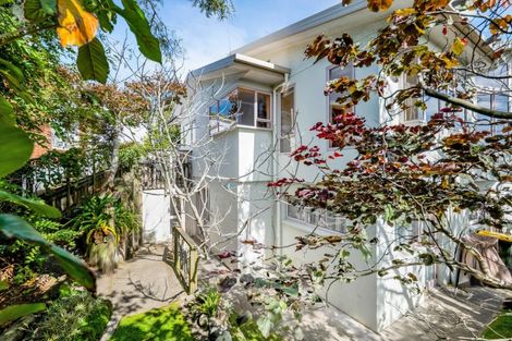 Photo of property in 64 Waiwaka Terrace, Strandon, New Plymouth, 4312