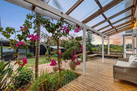 Photo of property in 12 Glade Place, Birkenhead, Auckland, 0626