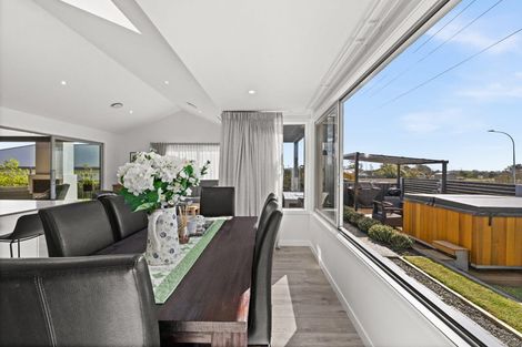 Photo of property in 143 Arataki Road, Havelock North, 4130